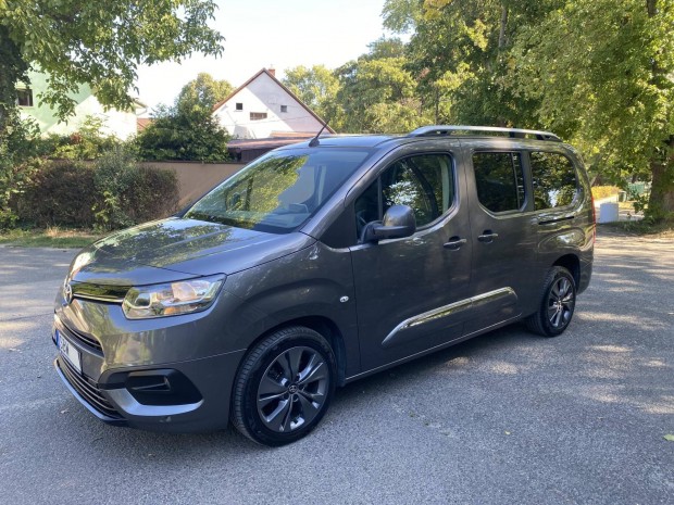 Toyota Proace City Verso 1.2T Shuttle L2H1 [7 s...